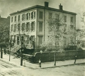 Julia Chouteau Maffitt Residence. Esquina noroeste da Sixth and Olive Streets